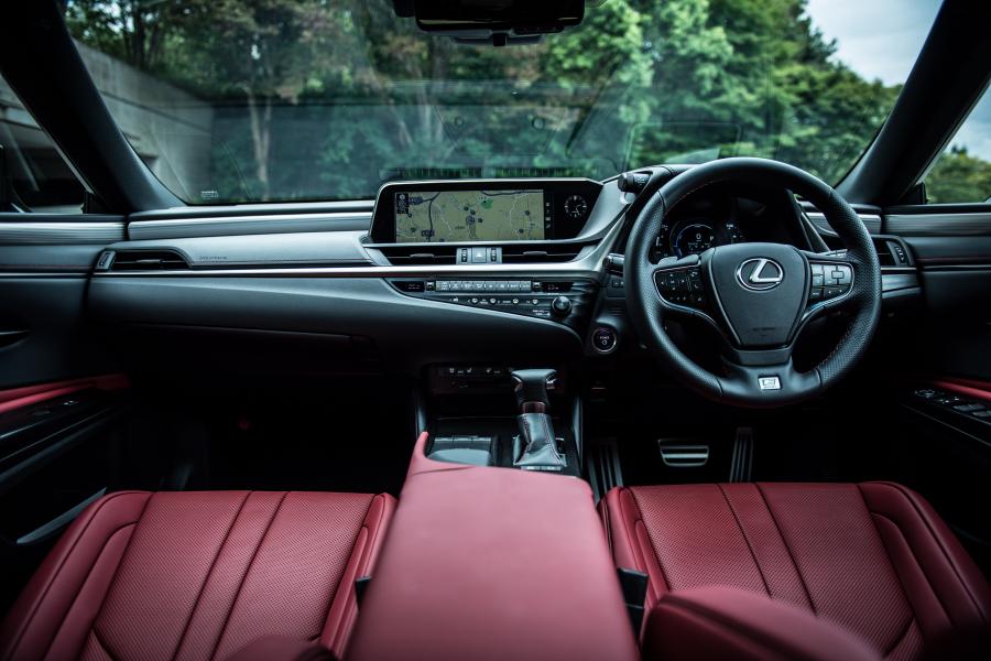 Торпедо Lexus ES300h F-Sport 2018 года  (JP) (фото 22 из 22)